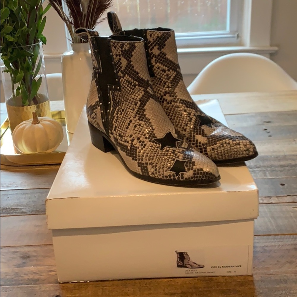 Modern Vice Bolt boot in snakeskin
